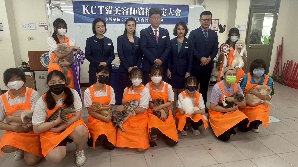 寵物經營組學生參加 2023KCTKCT貓美容師資格檢定 成績優異